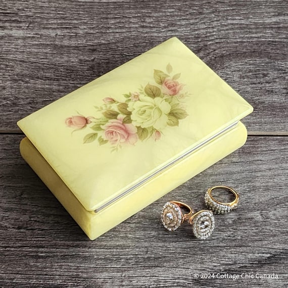 Yellow Alabaster 4 1/2" Trinket Jewelry Box Made in Italy