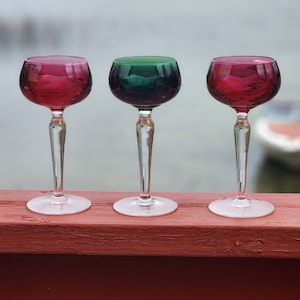 Vintage mundgeblasenes Römer Weinglas – Rotes oder Grünes Stielglas – Mid-Century Modern Barzubehör
