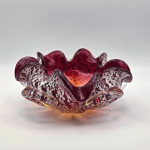 Plato vintage de cristal de Murano – Rojo rubí con motas plateadas, Italia