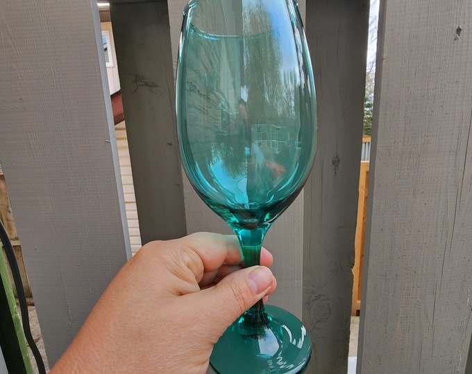 Vintage 10 oz Teal Green Wine Glass – 1970s Retro Libbey or Indiana Glass Style Barware