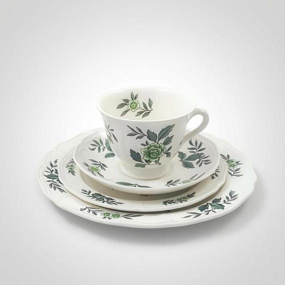 Wedgwood Green Leaf Queen’s Shape 4-Piece Tea Luncheon Set – England 1949–1957