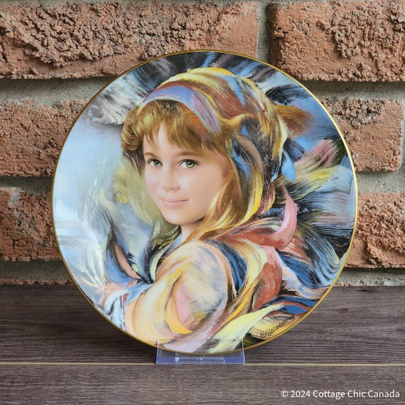 Royal Doulton Gabriela 1985 Fine Bone China Collectible Plate, 8 1/4"