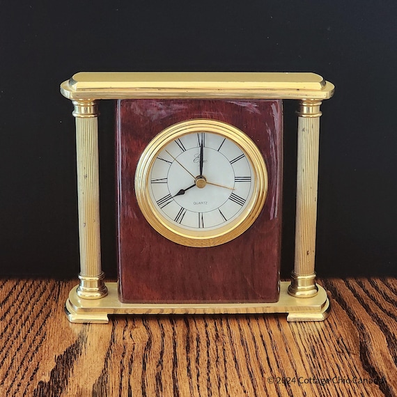 Ergo Vintage Quartz Mantel Clock – Faux Rosewood & Brass Column Design – 1980s Retro Decor