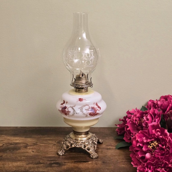 Hand Painted Antique Parlor Oil Lamp Molded Glass Brass Fittings – Early 1900s Lighting Canada