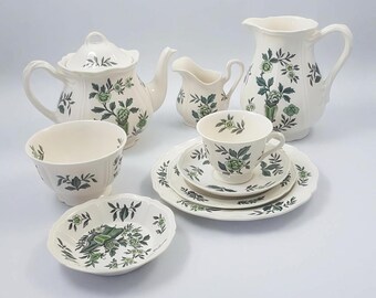 Wedgwood Green Leaf Queen's Shape 4-piece Tea Luncheon Set