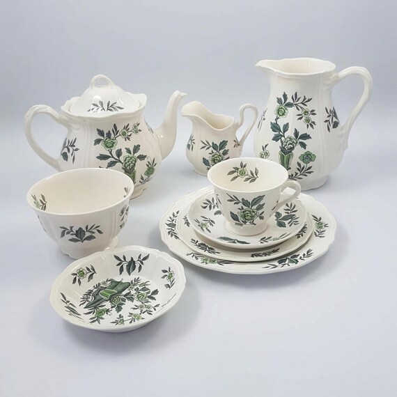 ウェッジウッド緑色 花柄 陶磁器 食器セット ウェッジウッド グリーンリーフ クイーンシェイプ 4ピース ティー