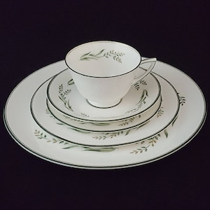 Royal Doulton Zephyr 5 Pc Place Setting, Fine Bone China Dinnerware Tea Set