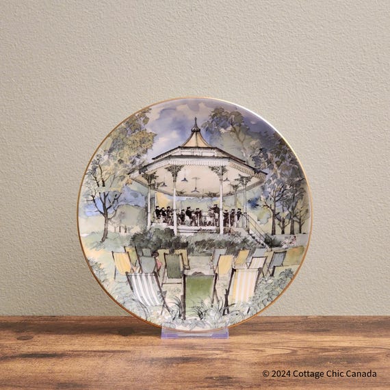 Royal Doulton Secret London The Bandstand Collector Plate, Fine Bone China, 21 cm (8 1/4")