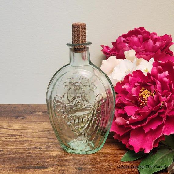 Vintage Bicentennial American Eagle & Cornucopia Glass Flask – 1970s Wheaton-Style Americana Collectible