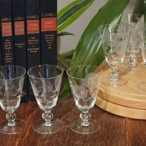 HUGOS Cornflower Etched Cordial Weingläser, Ball Stem, Non-Optic, 8er Set