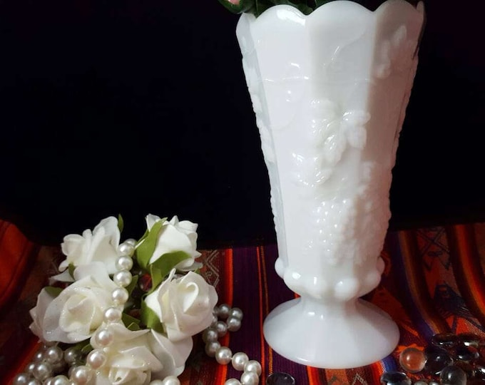 Vintage Westmoreland Harvest Grape Milk Glass Vase