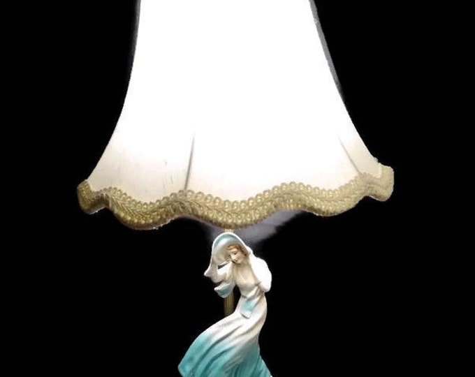 Art Deco Vintage Lady Figural Table Lamp