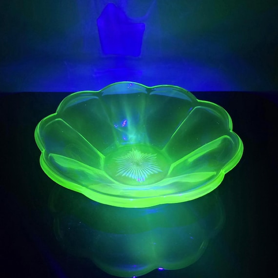 Vintage Green Uranium Vaseline Glass Bowl, Starburst Pattern, Depression Era, (11.5 Inch)