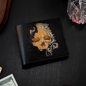 Cartera gótica de bicicleta con cadena de calavera bifold de cuero, regalo de bolso personalizado para chica gótica de motociclista en blanco y negro para ella