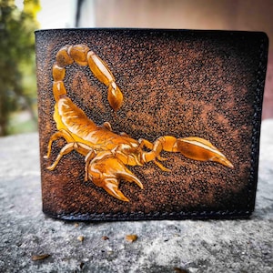 Bifold-Skorpion-Geldbörse aus Leder, personalisiertes Skorpion-Geschenk für Männer