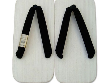 Japanese Wooden Sandals: Daikaku
