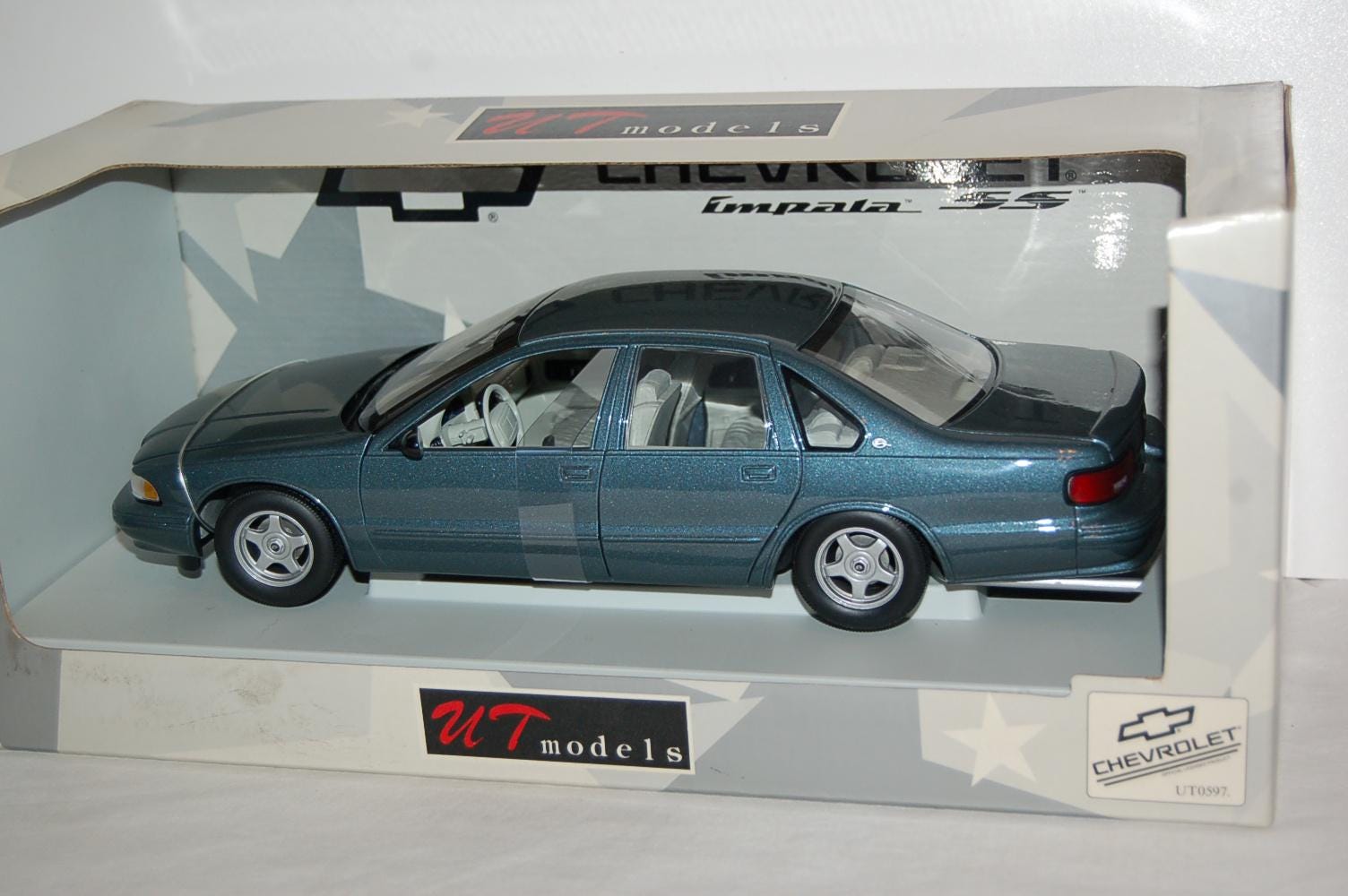ミニカー 1996 CHEVY INPARA UT Models 1996 Chevy Impala SS Black 1:18 Diecast NEW IN BOX