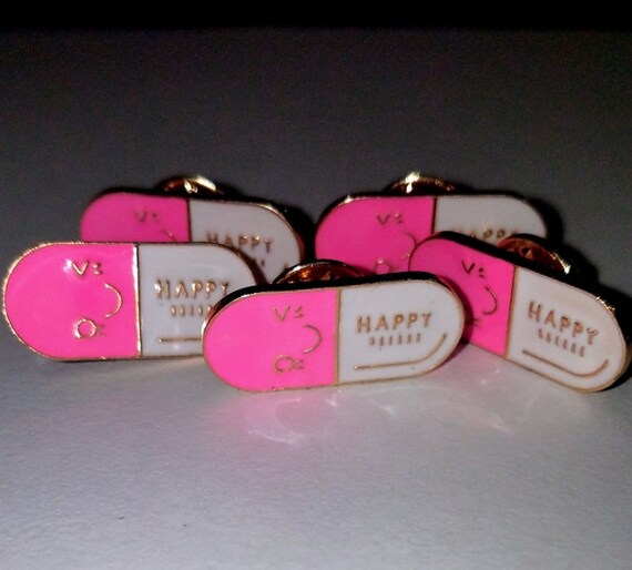 CUTE TINY HAPPY PILL PINK /& WHITE PIN BADGE ENAMEL METAL PILLS