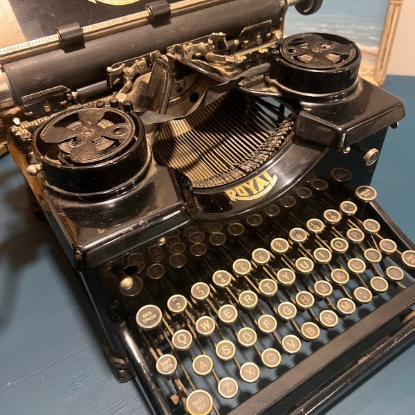 1924 Royal 10 Typewriter