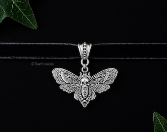 Gothic Sphinx Moth Choker with Skull – Black Velvet Necklace, Witchy Occult Jewelry, Dark Aesthetic Alternative Gift