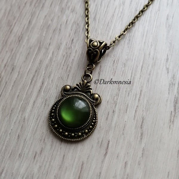 collier, bronze, pendentif, pierre verte, médiéval, victorien, goth, gothique