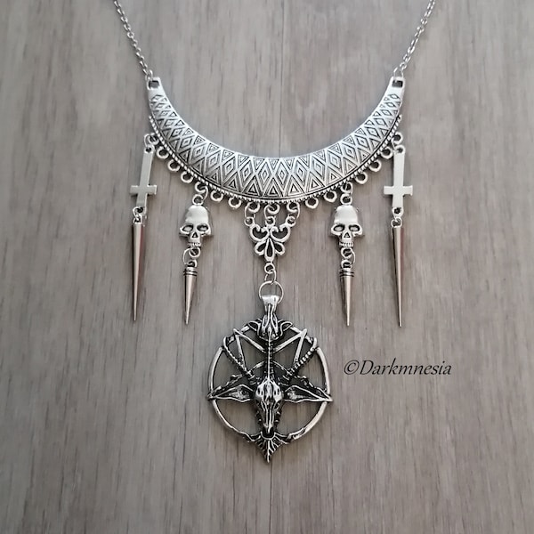 Collier, plastron, Baphomet, croix inversées, tête de mort, piques, satan, satanique, occulte, goth, gothique