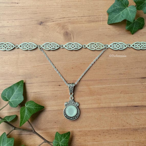 Ras de cou païen celtique pierre blanche – Collier druidique style ancien, bijou mystique, choker witchy, inspiration celtique