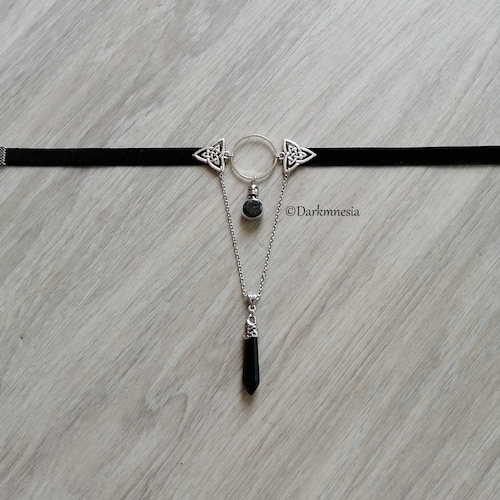 Ras de cou païen fiole sel noir – Collier protection triquetra et onyx, bijou ésotérique, choker witchy, talisman occult