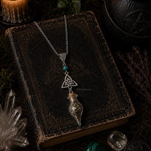 Halsband med helande flaska och grön agat • Triquetra • Häxtalisman • Växthäxkonst • Hedniska smycken • Wicca bild 3