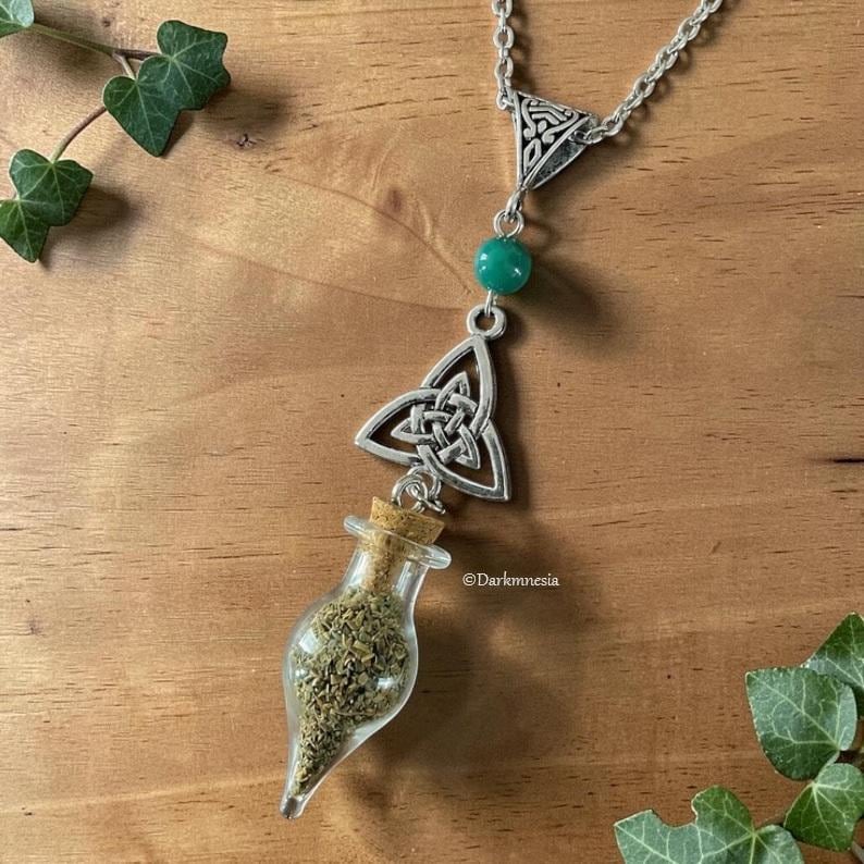 Halsband med helande flaska och grön agat • Triquetra • Häxtalisman • Växthäxkonst • Hedniska smycken • Wicca bild 1