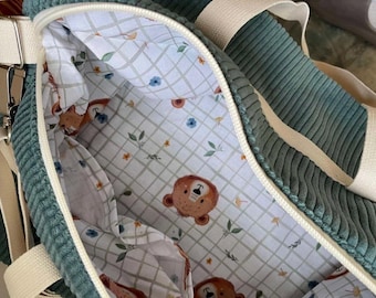 Bolsa de bolos verde para niños y osito de peluche
