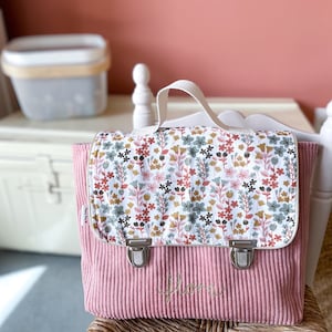 cartable maternelle personnalisé velours rose et motif fleurs image 3