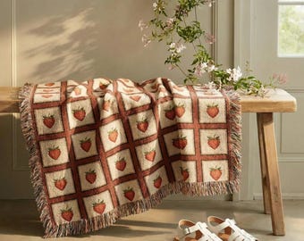 Cottage Core Erdbeere gewebte Decke, wunderliche Wohnkultur, Housewarming werfen, Sofa Camping Decke, Erdbeer Obst Decke