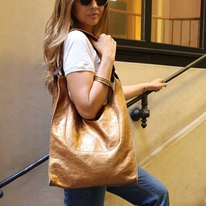 Slouchy Hobo Bag Handmade mit Metallic Leder, Große Schultertasche in Bronze Farbe, Luxus Damen Handtasche mit Abnehmbaren Riemen