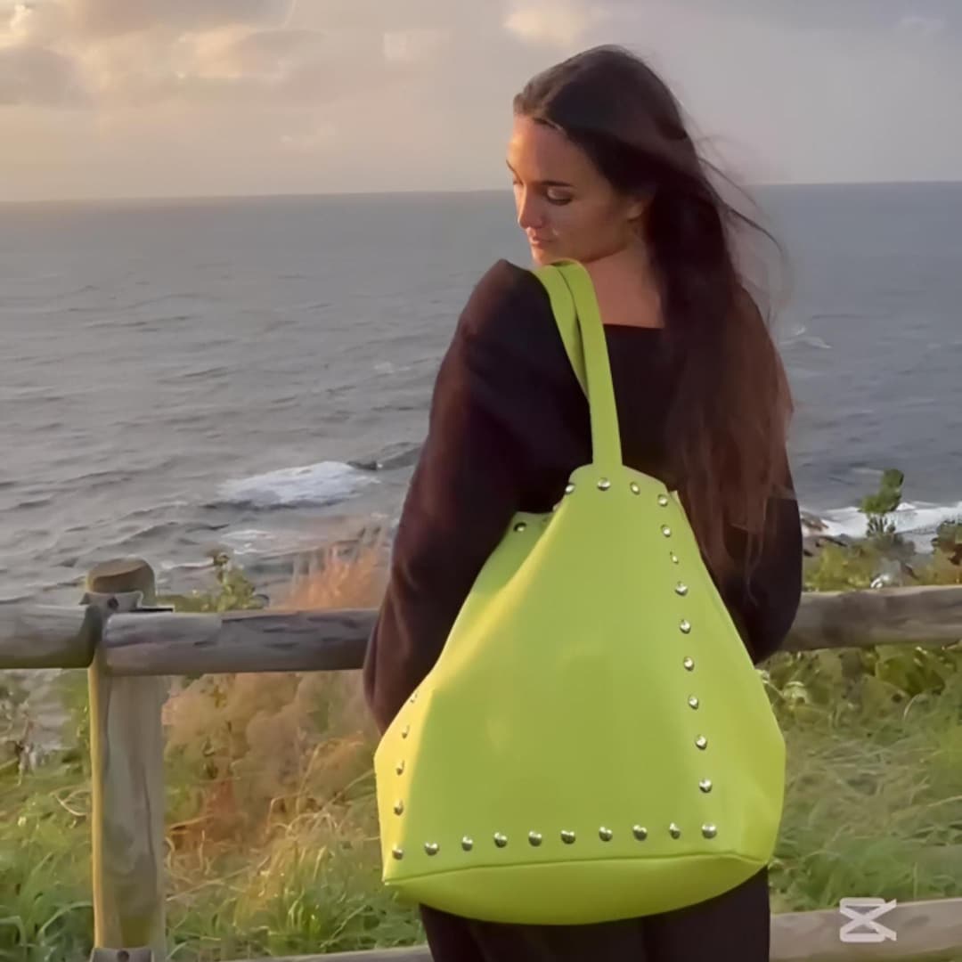 スタッズ付きグリーントートバッグ グリーンレザースタッズトートバッグ、ハンドメイドショルダーバッグ