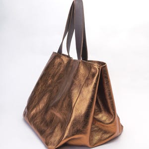 Bolso tote extragrande, bolso tote de cuero metalizado bronce hecho a mano de gran tamaño, bolso de hombro suave. Bronce