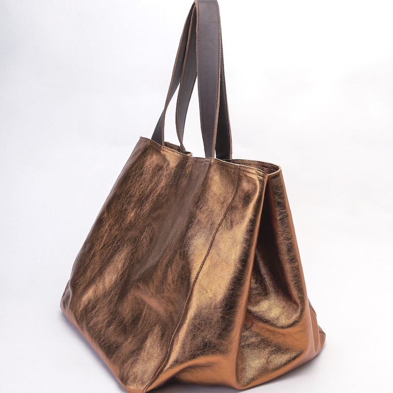 Bolso tote extragrande, bolso tote de cuero metalizado bronce hecho a mano de gran tamaño, bolso de hombro suave. Bronce
