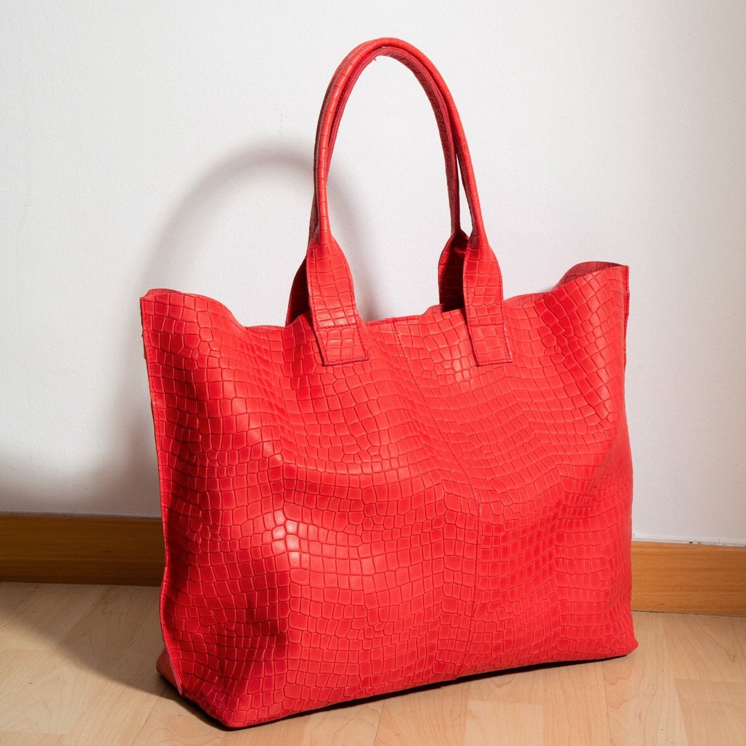 関税込☆BY FAR★MINI CIRCULAR CROCO EMBOSSED TOP HANDLE TOTE BY FAR Women's Mini Croco Top Handle Bag - Cream