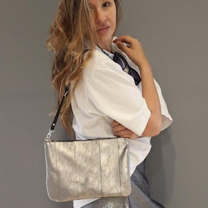 Silberne Clutch Geldbörse, kleine Tasche für Frauen, handgefertigt aus metallischem Leder, stilvolle Schulter Crossbody Armband Abendtasche