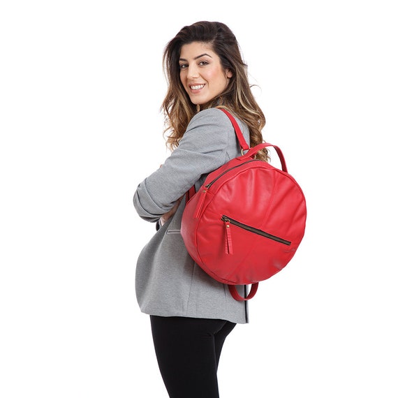Mochila Redonda de Cuero Rojo, bolsos mochilas para mujer, Mochila  minimalista, Bolso mochila Circle hecho a mano con cuero suave -  México