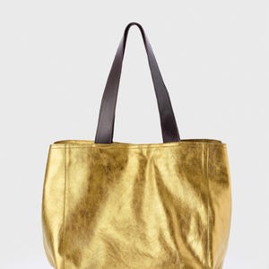 Bolso tote extragrande, bolso tote de cuero metalizado bronce hecho a mano de gran tamaño, bolso de hombro suave. imagen 13