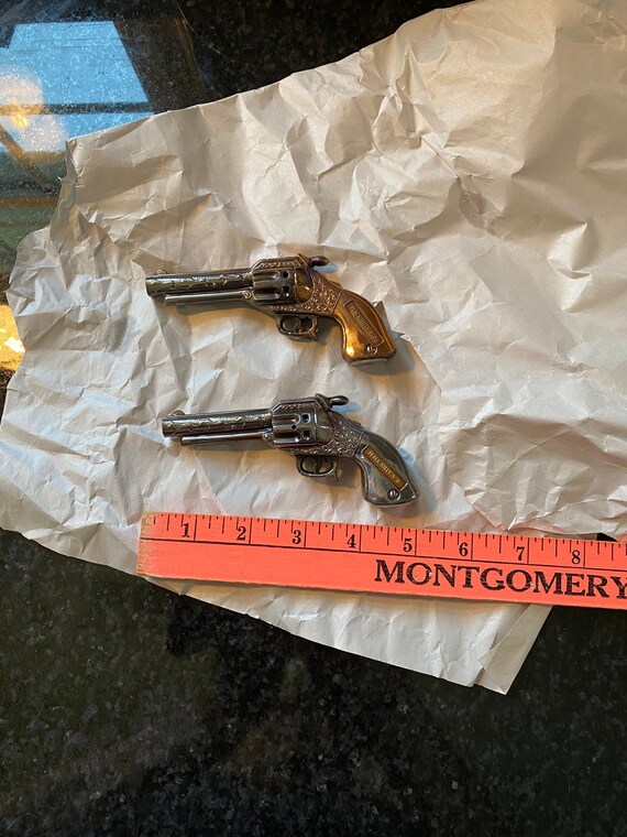 Metal Souvenir Revolver Salt and Pepper Set - Etsy