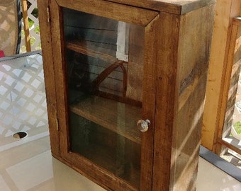 armoire à épices, armoire à bibelots.