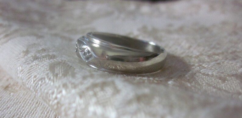 1940s to1950s Vintage White Gold 14k with 3 diamonds Wedding Band Size 7 to 7.5 4g AK Maker