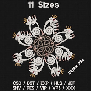 Pode incluir: Desenho de bordado branco de um padrão circular com oito ratos com coroas. O desenho está sobre um fundo preto e inclui o texto "11 Sizes" e "Digital File". O texto "CSD/DST/EXP/HUS/JEF SHV/PES/VIP/VP3/XXX" também está incluído.