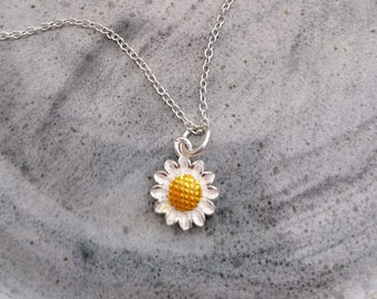 Colar de margaridas de prata esterlina feito à mão – Pingente floral simples, presente para ela