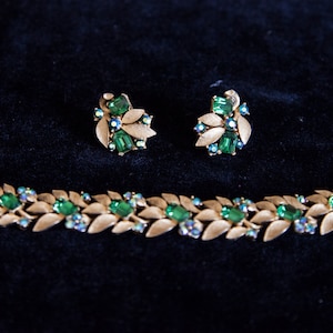 Lovely Earring and Bracelet Set signed by Lisner Green Rhinestones