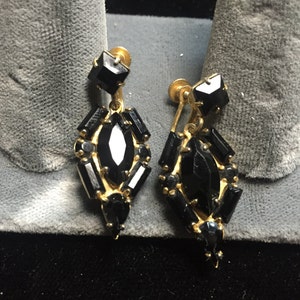 Beautiful Art Deco black earrings screw closure