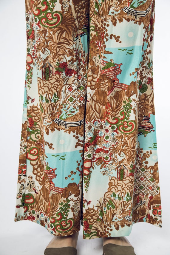 Amazing 1970s Asian Novelty Print High Waisted Pa… - image 8