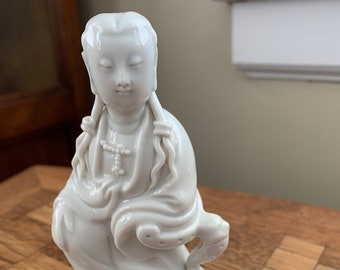 Vintage Quan Yin white china figurine/small Quan Yin statue/Divine Feminine/70s Quan Yin figurine/70s style/spiritual figurine/Kuan Yin